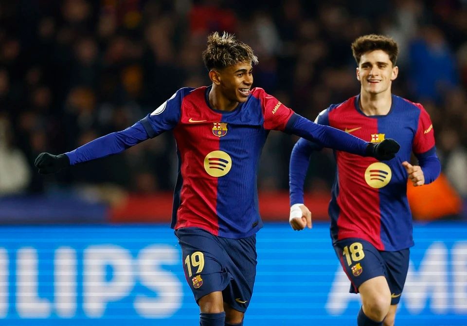 德扑锦标赛：如何根据“参赛人数”和“奖励结构”制定首日策略？（德州扑克锦标赛首日策略：依据参赛规模与奖金结构调整你的打法）