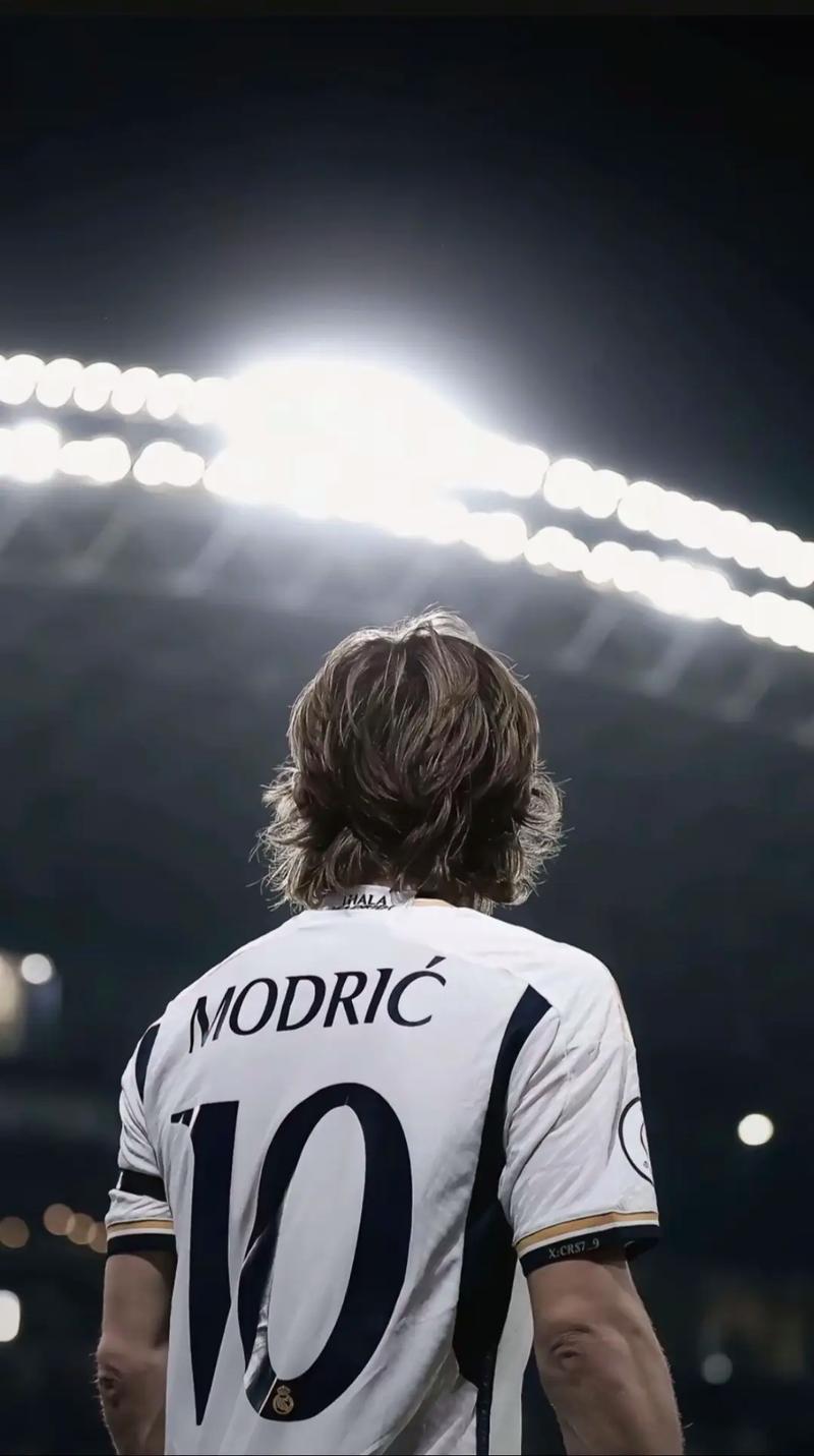 阿森纳签下双胞胎兄弟埃德温和霍尔格·金特罗，主教练阿尔特塔阻止本·怀特离队，球队领先曼城。