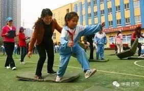 皇马2-3巴萨！维尼进球被换下，谁是丢冠罪魁